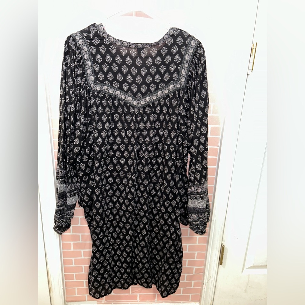 Black long sleeve midi dress